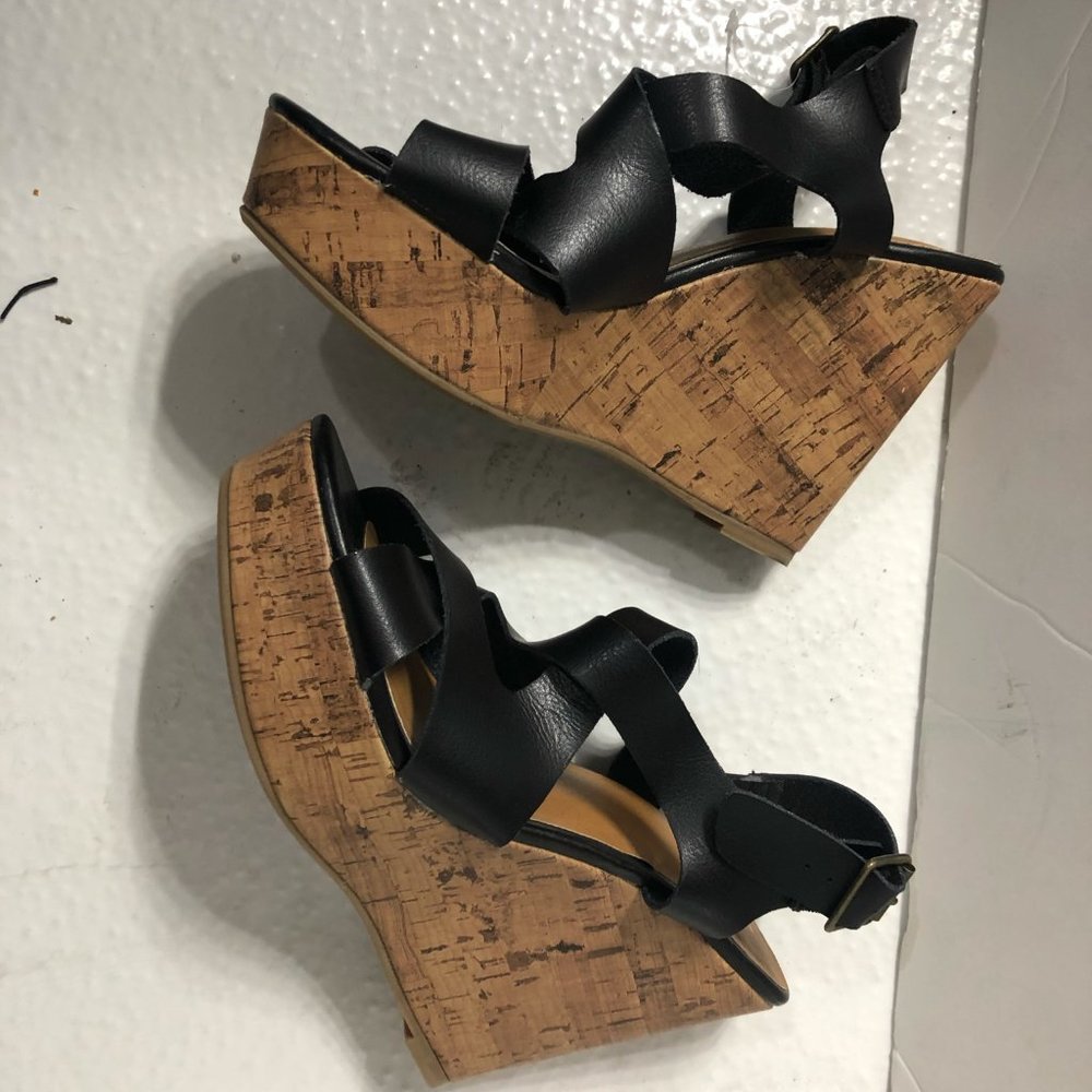 BRAND NEW BLACK WEDGES
